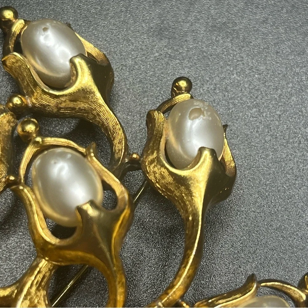 Vintage Tortilani gold tone faux pearl statement brooch large abstract - Picture 3 of 9